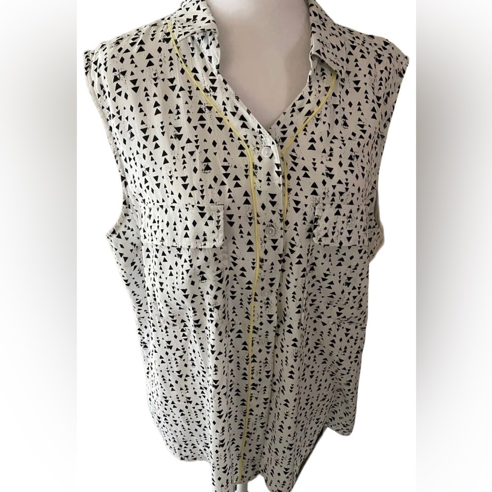 Dept222 Triangle Geometric Sleeveless Button Down Blouse